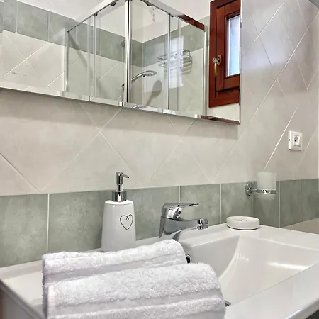 Casa Giulia - *